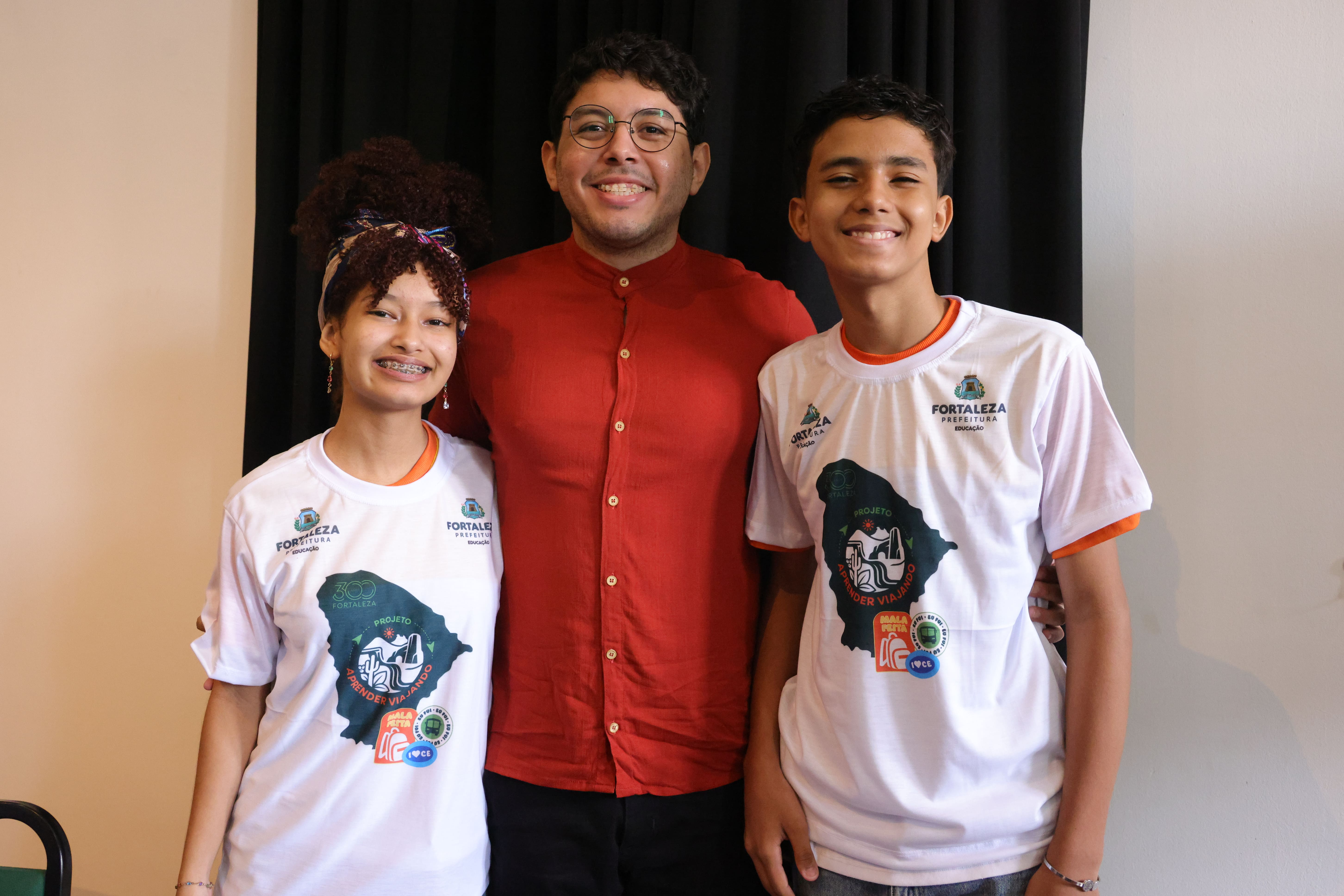 O professor Willamy e os estudantes Iasmyn e Pablo foram para o Cariri